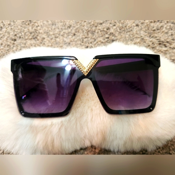 Non Branded Oversized Sunglasses - Picture 1 of 1